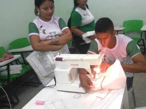 Oficina de sacola ecológica - I ENPET.jpg