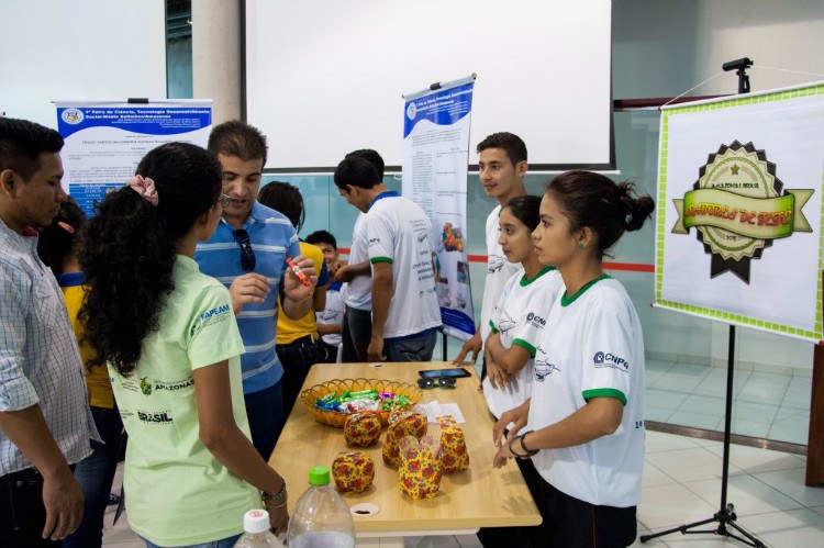 a725e366-13f4-4af4-84ef-e14e060c660f_22-10-2015-snct-feira-de-ciencias---amanda-lelis-2.jpg